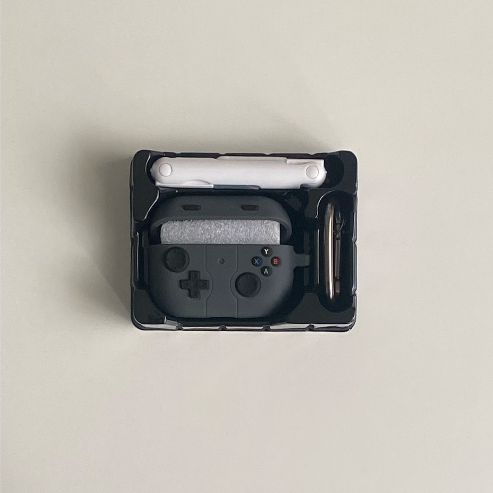 AirPod Pro Case With Cleaner - Picture 4 of 9